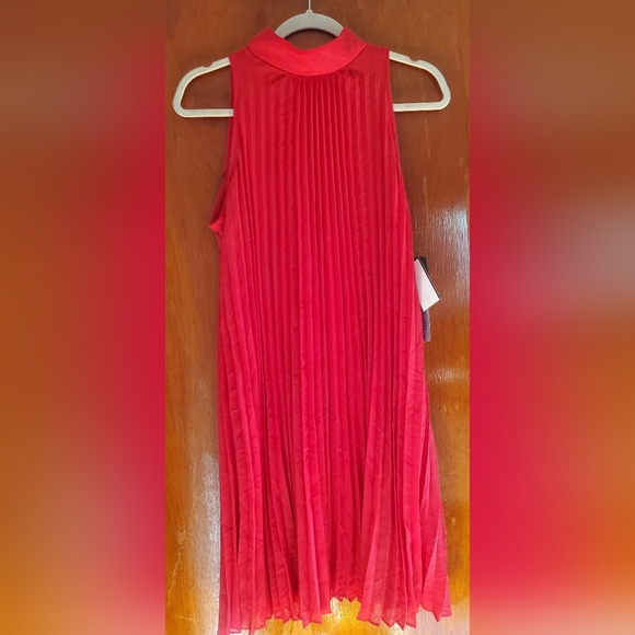 *NWT* MARINA  Knee High  Red Accordion Pleated Dress, Size M - Picture 2 of 8